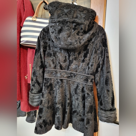 Laundry by Shelli Segal Faux Fur Coat with Hood - Picture 4 of 5